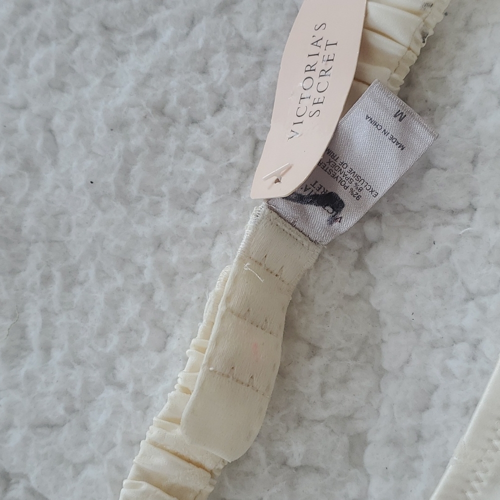 Victoria's Secret Beige/Cream Garter Belt Bundle - Picture 5 of 17